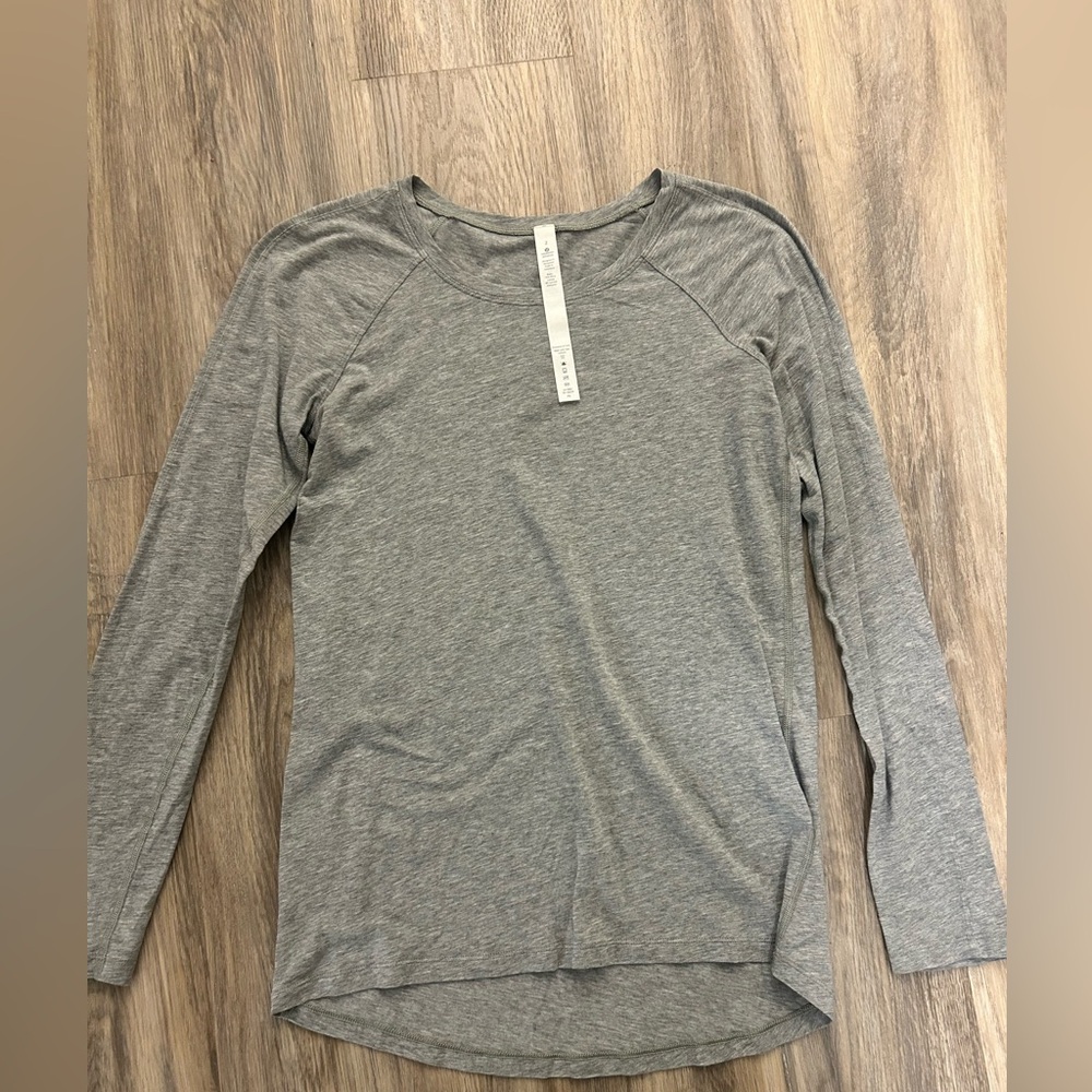 Lululemon Light Gray Long Sleeve T-shirt size 2